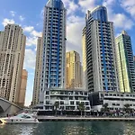 Spacious 3Br Marina Stay With City Views