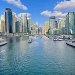 Spacious 3Br Marina Stay With City Views